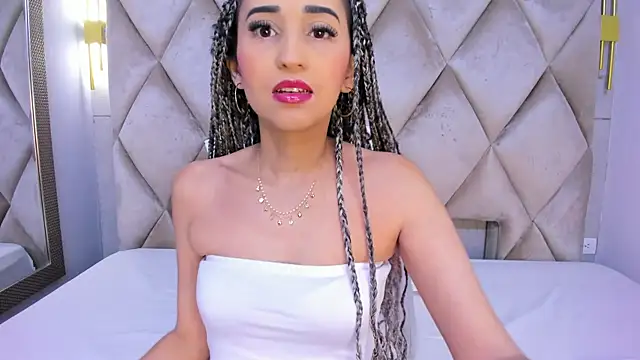 violett rabbit  online show from December 15, 2025, 8:03 pm