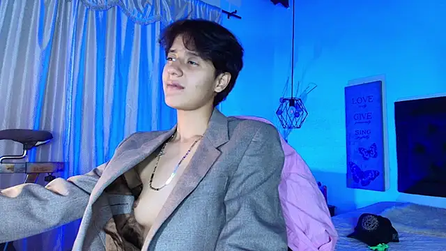 Ghost  Girl  online show from November 6, 2025, 3:10 am