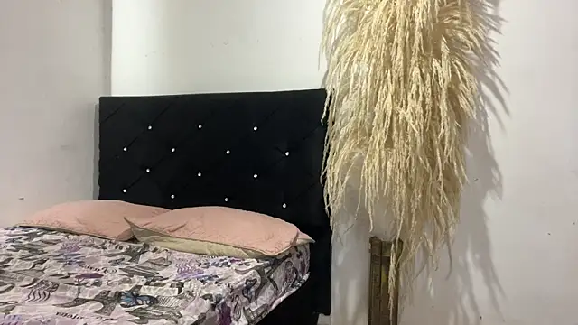 Hot2gether69 online show from April 15, 2026, 2:50 am