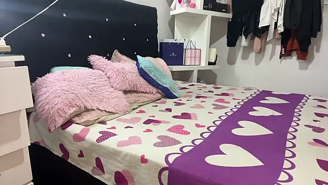 Hot2gether69 online show from March 14, 2026, 1:00 am