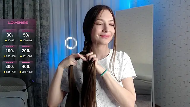 miragge  online show from December 15, 2025, 9:31 pm