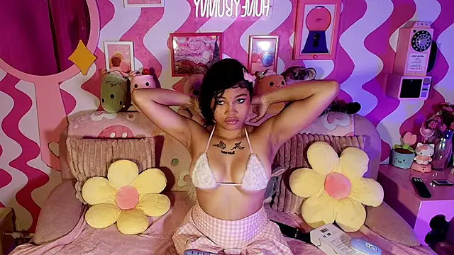 Candygirls xoxo online show from November 18, 2025, 10:29 am