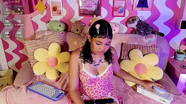 Candygirls xoxo online show from November 19, 2025, 10:15 am