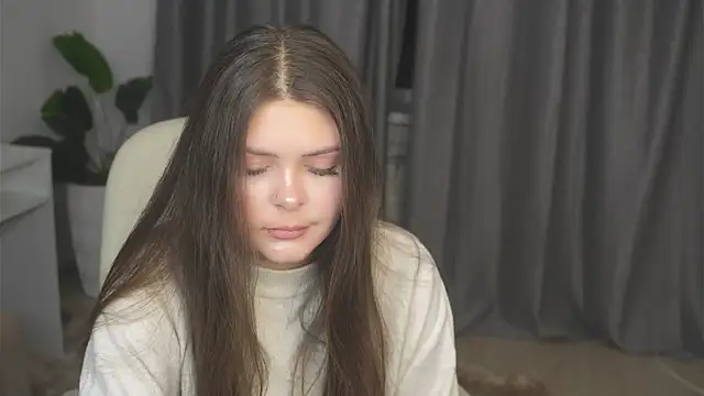 AdelinaIbraham online show from October 28, 2025, 3:44 pm