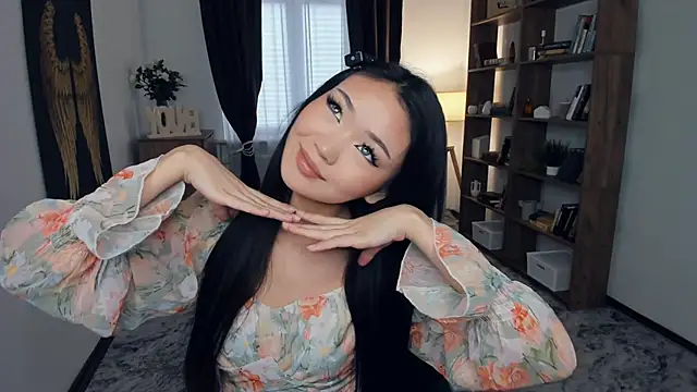 Snapshot of OnieClose chatting on November 14, 2025, 8:18 am OnieClose online show from November 14, 2025, 8:18 am