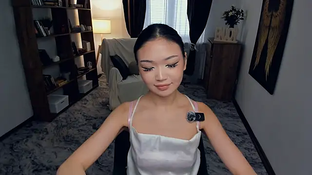 Snapshot of OnieClose chatting on November 15, 2025, 8:07 am OnieClose online show from November 15, 2025, 8:07 am