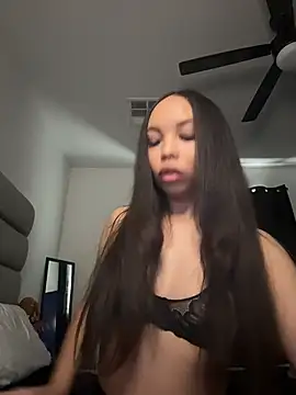 nikkiloveee online show from July 15, 2026, 6:04 pm