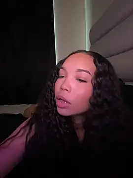 Snapshot of nikkiloveee chatting on February 3, 2026, 7:52 pm nikkiloveee online show from February 3, 2026, 7:52 pm