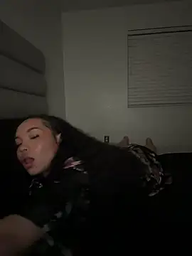 Snapshot of nikkiloveee chatting on February 16, 2026, 3:27 am nikkiloveee online show from February 16, 2026, 3:27 am