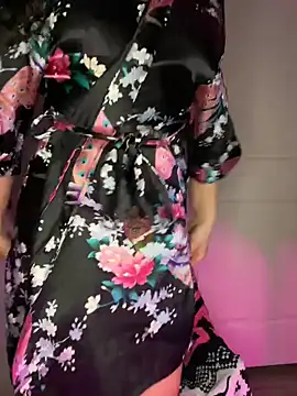 Snapshot of nikkiloveee chatting on December 17, 2025, 7:13 am nikkiloveee online show from December 17, 2025, 7:13 am