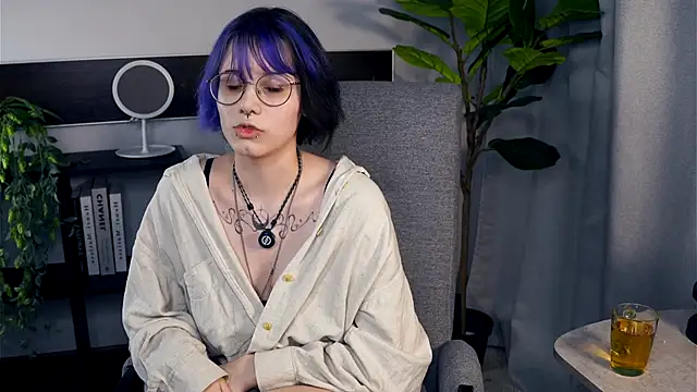 KellePourier online show from October 26, 2025, 3:56 pm