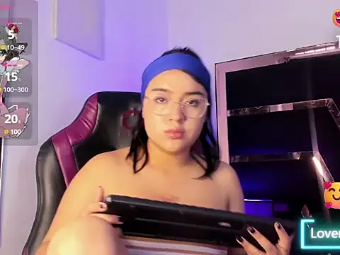 MiluVargas online show from November 4, 2025, 7:39 pm