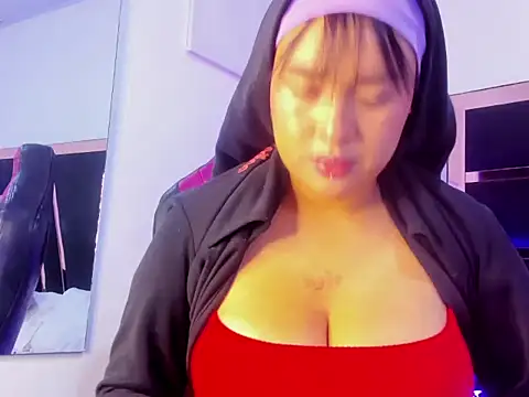 MiluVargas online show from November 2, 2025, 4:28 am