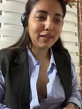 Au-rora online show from December 22, 2025, 5:51 am