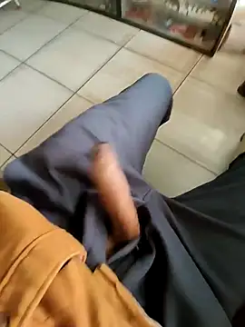 Snapshot of tomdear chatting on November 17, 2025, 9:35 am tomdear online show from November 17, 2025, 9:35 am