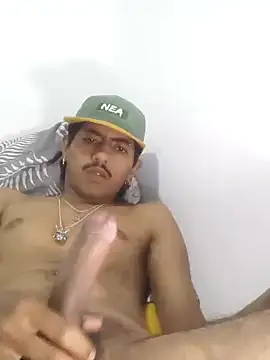 Snapshot of SkinniYamo chatting on October 30, 2025, 3:27 am SkinniYamo online show from October 30, 2025, 3:27 am