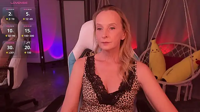 ScarlettPalmer online show from November 18, 2025, 10:07 am