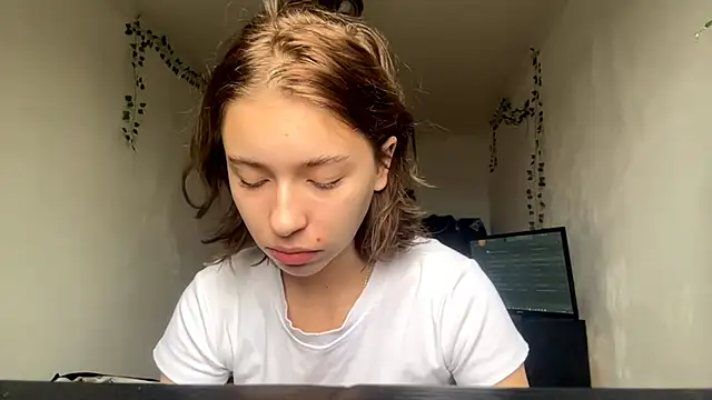 LilithFlamey online show from November 12, 2025, 7:12 am