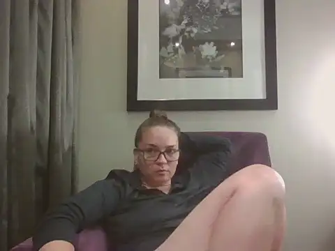 Snapshot of lilMissMarli chatting on November 16, 2025, 9:36 am lilMissMarli online show from November 16, 2025, 9:36 am