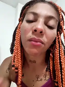 leona sumiza online show from October 28, 2025, 1:39 am