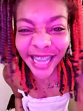 leona sumiza online show from November 4, 2025, 6:55 pm