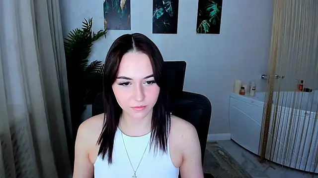 Snapshot of MakeYoueHappy chatting on November 26, 2025, 11:54 am MakeYoueHappy online show from November 26, 2025, 11:54 am