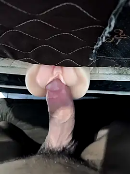 Renatomendes07H online show from April 19, 2026, 12:33 am