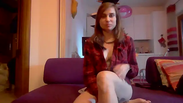 Snapshot of SinnEmily chatting on February 5, 2026, 3:30 pm SinnEmily online show from February 5, 2026, 3:30 pm