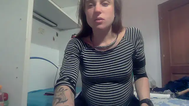 Snapshot of SinnEmily chatting on December 19, 2025, 11:40 pm SinnEmily online show from December 19, 2025, 11:40 pm