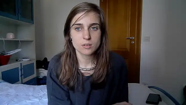 SinnEmily online show from March 25, 2026, 1:43 pm