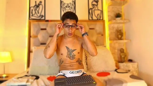 Andrew Haalls online show from November 13, 2025, 8:02 pm