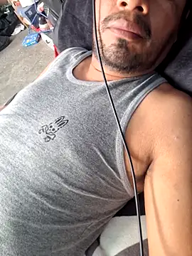 sanz957 online show from April 16, 2026, 12:33 am