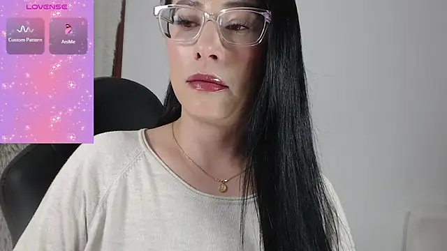 Snapshot of Emma_Hotkiss chatting on July 16, 2026, 1:35 am Emma Hotkiss online show from July 16, 2026, 1:35 am