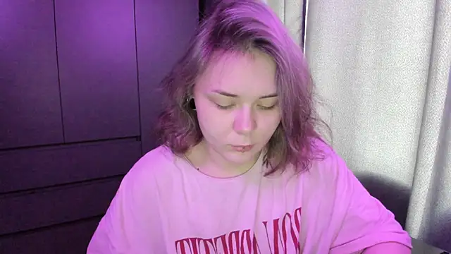 sophia lix online show from December 18, 2025, 4:39 am