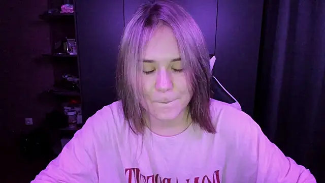 sophia lix online show from November 17, 2025, 5:06 pm