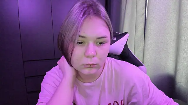 sophia lix online show from December 3, 2025, 8:03 am