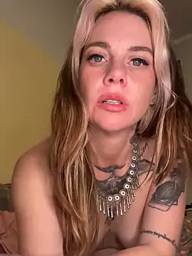 roxiebaby online show from November 18, 2025, 11:02 am