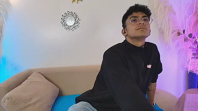 SexyAndresito22 online show from November 5, 2025, 5:32 am