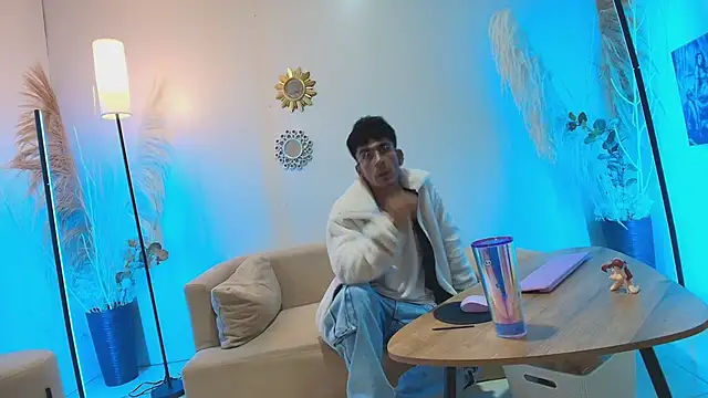 SexyAndresito22 online show from November 12, 2025, 6:39 am