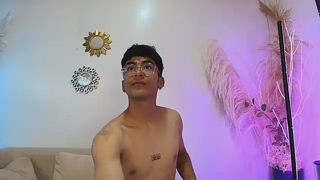 SexyAndresito22 online show from November 4, 2025, 3:49 pm