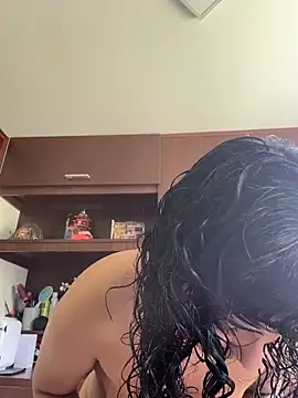 SugarTroubl33 online show from April 18, 2026, 2:08 pm