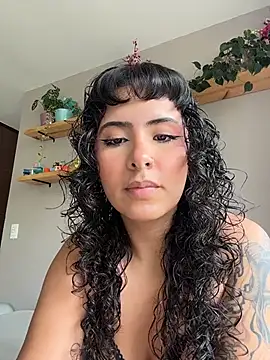 SugarTroubl33 online show from April 2, 2026, 2:13 pm