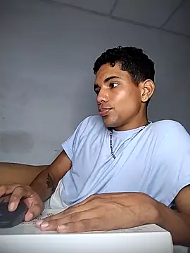 Alex Sweeting online show from November 17, 2025, 6:28 am