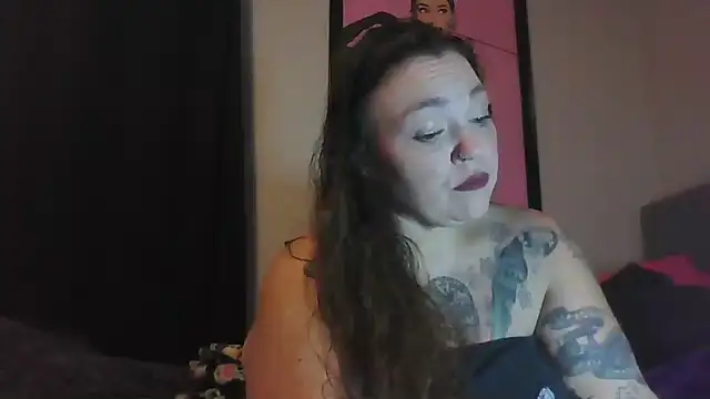 BartenderSteph online show from December 2, 2025, 2:01 am