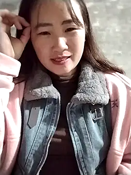 Snapshot of emini-xx chatting on January 9, 2026, 2:13 pm emini-xx online show from January 9, 2026, 2:13 pm