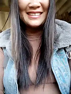 Snapshot of emini-xx chatting on January 17, 2026, 9:46 am emini-xx online show from January 17, 2026, 9:46 am