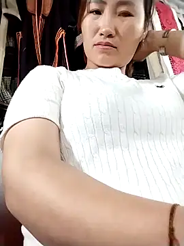 emini-xx online show from October 31, 2025, 7:38 am