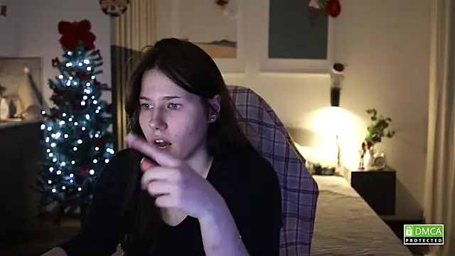 girl u never met online show from December 15, 2025, 5:52 pm