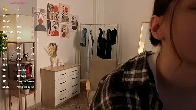 DevonaBedard online show from November 8, 2025, 11:25 am