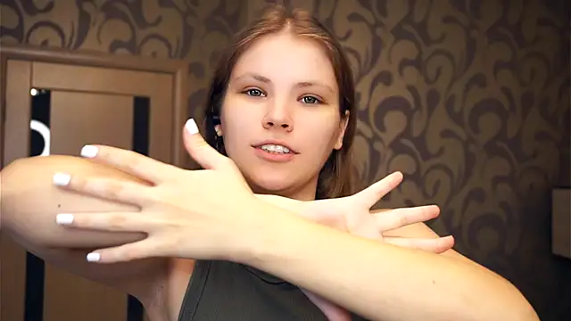 YoshieGradney online show from November 7, 2025, 4:50 am